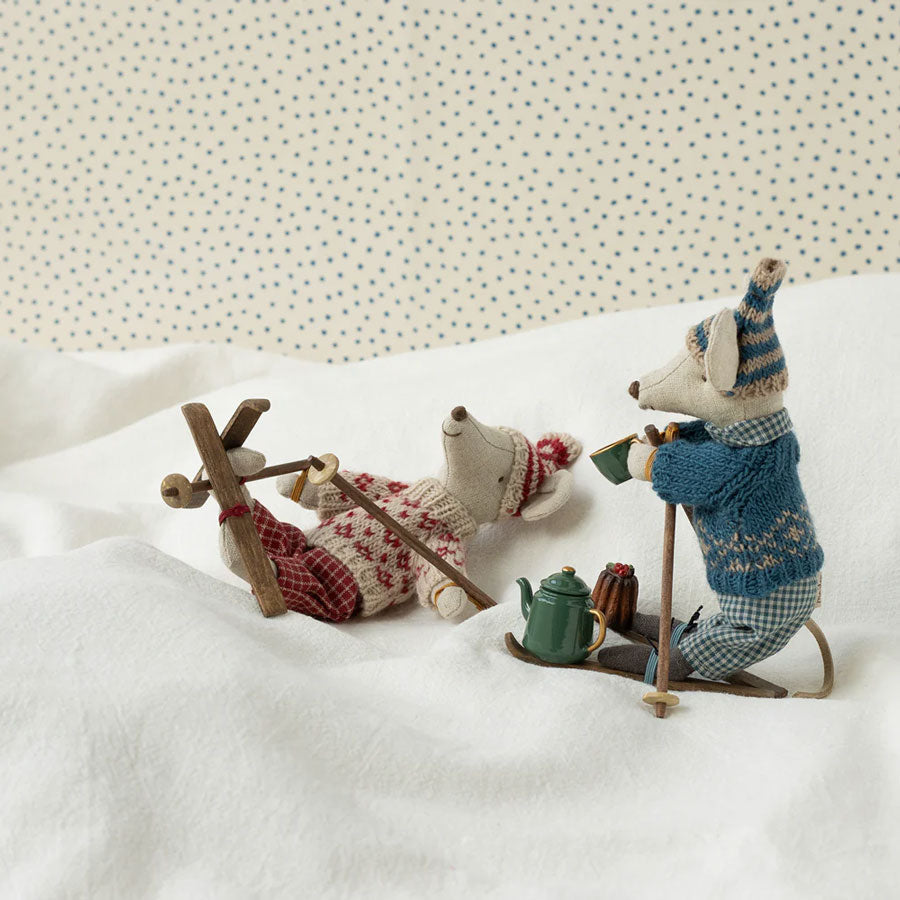 Maileg - Wintermaus mit Ski - Mama Maus 2024