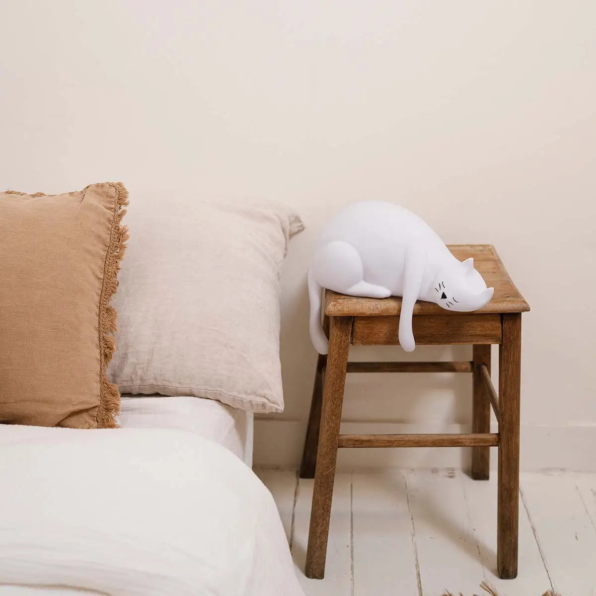 Rose in April - Lampe Katze George