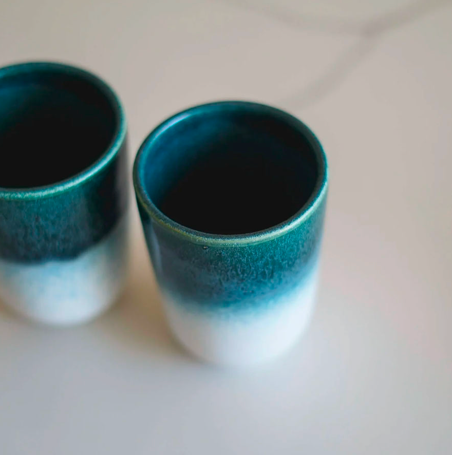 Handgemachter Becher, Petrol