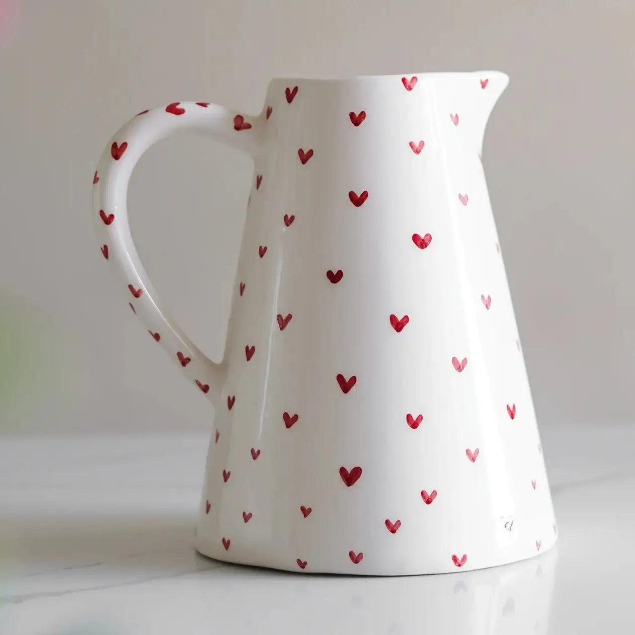 Handgemachter Krug, Herzen