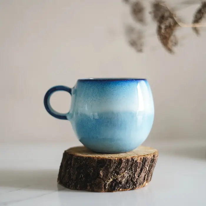 Handgemachter Becher, Himmelblau